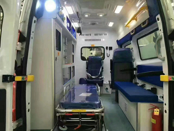 V362救護車內(nèi)艙圖片