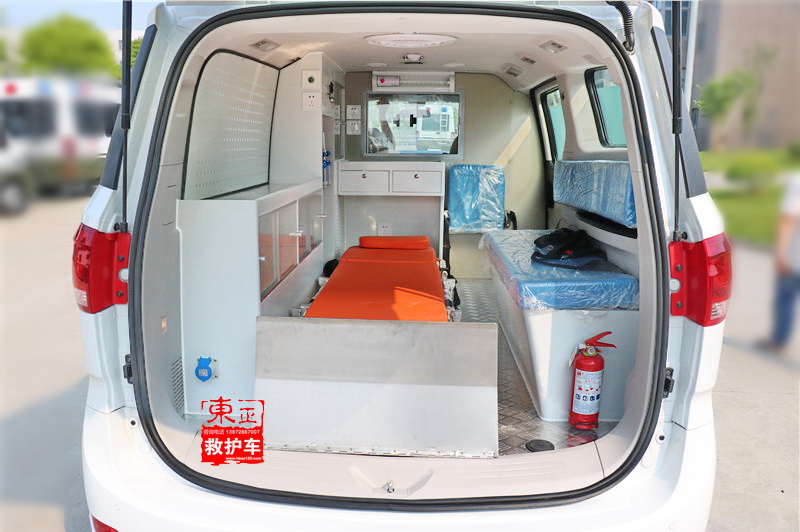 新全順短軸平頂救護車V362汽油版運輸型內(nèi)飾圖 